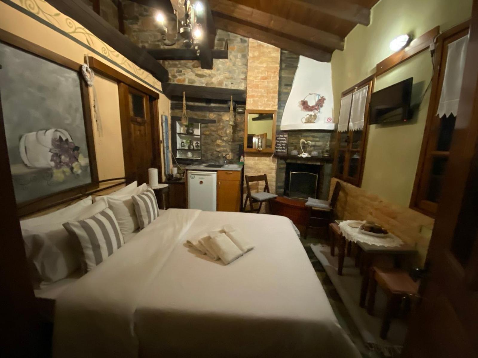 Traditional Guesthouse Erato Palaios Panteleimonas Exterior photo